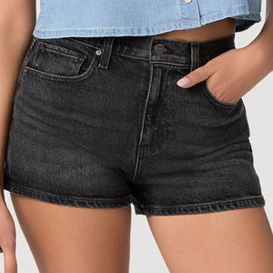 Shorts confortables et décontractés en tissu doux, respirant et léger, pour femmes, avec poches et fermeture boutonnée, style décontracté/chic. - Product Image 1