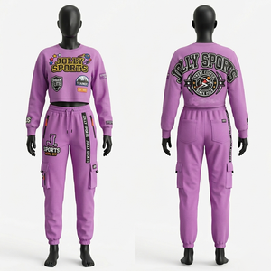 ชุดเซ็ตเสื้อครอปท็อปสีชมพูผ้าคอตตอนผสมสแปนเด็กซ์ 220 GSM พร้อมกางเกงคาร์โก้ ประดับด้วยคริสตัล  รับออกแบบโลโก้ด้วยการรีดร้อน ชุดสำหรับผู้หญิง - Product Image 2