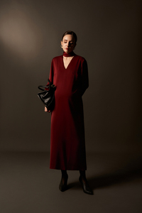 Vestido Midi de Seda Satinada para Mujer, Cuello en V con Lazo, Manga Regular, Estilo Minimalista Transpirable, Hecho en Vietnam - Product Image 2