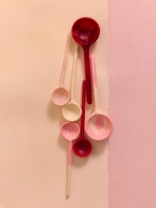 Cuillère en résine époxy de qualité supérieure avec manche décoratif, ustensile de service de cuisine fait main de haute qualité, vaisselle de qualité export - Product Image 1