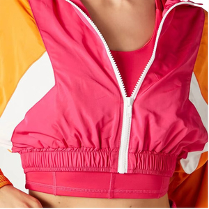Ensemble 2 pièces sportif color block pour femme Bobbin : haut court zippé à manches longues et short rose assorti – Collection Printemps-Été - Product Image 6