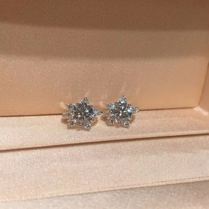 Pendientes de Plata 925 con Moissanita en Racimo y Diamantes Redondos, Joyería Fina para Compromiso, Regalo Encantador para Mujeres y Parejas - Product Image 1
