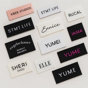 Etiquetas de tela de cuello de costura de marca tejida de ropa certificada ISO9001 y BSCI para etiqueta de etiquetas de ropa de camiseta - Product Image 1