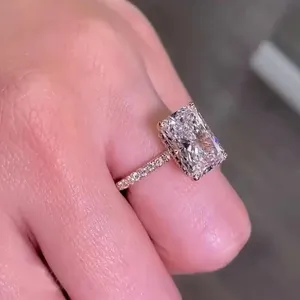 Anillo de Compromiso Tishya con Diamante de 3 Quilates, Corte Radiante, Halo Oculto, Engaste de Puntas, Certificado por Terceros, Oro Blanco Sólido de 14K para Mujer - Product Image 3