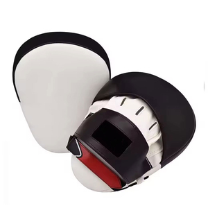 Mitaines de boxe personnalisées en cuir PU, coussinets de frappe incurvés, gants d'entraînement MMA Muay Thai Karaté, équipement OEM en gros - Product Image 6