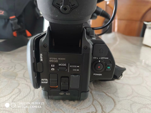 กล้องวิดีโอแบบมือถือระดับมืออาชีพ HXR-NX70C พร้อมซูมออปติคอล 12 เท่า ความละเอียด Full HD 1080p หน้าจอ LCD ขนาด 3.0 นิ้ว สำหรับการประชุม - Product Image 2