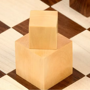 Jeu d'échecs abstrait géométrique Bauhaus 1924 reproduit, en bois de Sheesham et de buis, avec un roi de 1,9 pouce, au meilleur prix - Product Image 1