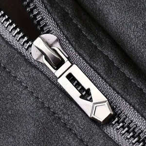 เสื้อแจ็คเก็ตหนัง PU สำหรับผู้ชาย สีพื้น ปกคอพับ ปิดด้วยซิป สวมใส่สบายๆ ในฤดูใบไม้ร่วง ทรงปกติ - Product Image 5