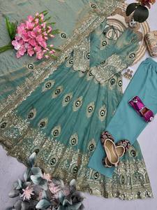 Ensemble de Robe et Pantalon Assorti Premium pour Femme, en Soie Fandy Épaisse Ethnique, Infroissable, Séchage Rapide, Extensible, Brodé avec Travaux Zari et Paillettes - Product Image 3