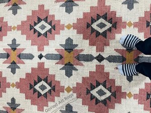 Tapis de salon rectangulaire en laine écologique, tufté géométrique, fait main par Krafterscustom, à poils plats, en latex, facile d'entretien - Product Image 4