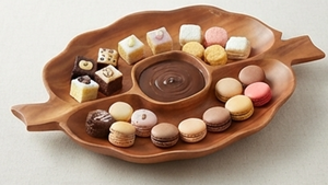 Plateau de service en bois artisanal haut de gamme, design minimaliste poli, pour ustensiles de cuisine essentiels - Product Image 4