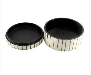 Caja organizadora de joyas de resina decorativa con detalles hechos a mano, diseño elegante, perfecta para guardar anillos, pendientes y collares. - Product Image 2