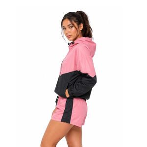 Ensemble deux pièces coupe ajustée pour femme enceinte grande taille : veste coupe-vent à capuche respirante et légère pour la randonnée en extérieur et short - Product Image 4