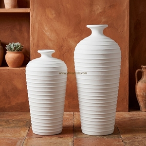 Vase de sol grand format Pilin L en terre cuite rustique blanche, côtelé, fait main, pot en argile décoratif, céramique en gros - Product Image 4