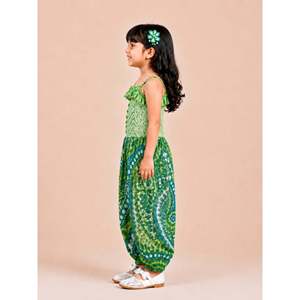Mono de algodón para niñas, color verde lima, sin mangas, con volantes estampados en toda la prenda - Product Image 4
