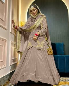 Salwar Kameez de Seda Crepé Natural de Color Brillante con Bordado Multineedle, Estilo Cultural Rajasthani, Especial para Bodas y Fiestas - Product Image 1