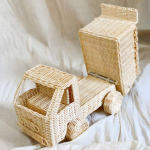 Camión de juguete de ratán, camiones miniatura tejidos, la mejor opción de juguetes de construcción ecológicos para bebés - Product Image 1