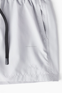 กางเกงขาสั้นตาข่ายสำหรับออกกำลังกายมีขอบสองด้านลึกมีกระเป๋าแบบธรรมดาสำหรับผู้ชายกางเกงขาสั้นผ้าตาข่ายแบบตัดเย็บด้วยการออกแบบและปักตามต้องการ - Product Image 3