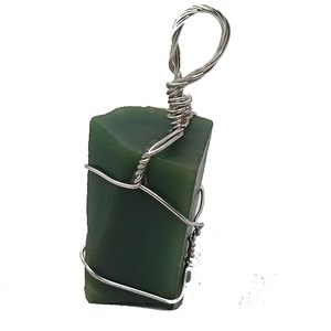 Colgante de Moda con Imagen de Cristal de Ágata Verde Natural Jada, Grabado en Bruto, Envuelto en Alambre, de Gujarat, para el Día de la Madre - Product Image 2
