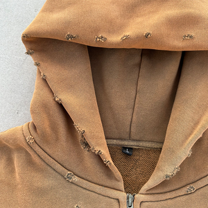 Sudadera con capucha personalizada de felpa francesa ecológica con efecto desgastado por el sol y lavado ácido, con cremallera, bordado, apliques y detalles de parche de cuero - Product Image 2