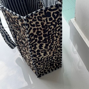 Sac fourre-tout matelassé en coton fait main pour femme, sac à bandoulière de luxe avec motif rayé imprimé, sac à main tendance pour femme - Product Image 2