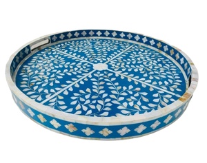 Plato para Servir Hecho a Mano con Incrustaciones de Hueso y Diseño Floral Étnico en Resina |   Decoración de Cocina Antigua - Product Image 1