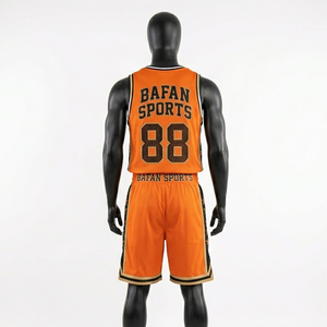 Ensemble maillot et short de basketball pour homme, respirant, en maille polyester, design orange et noir, logo personnalisé par sublimation pour ensemble homme - Product Image 6