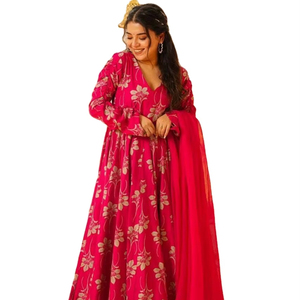 Ensemble Kurti Anarkali et pantalon en tissu de soie pure avec impression numérique à motifs métallisés, toutes saisons et spécialités festives, avec dupatta assortie, à prix de gros - Product Image 1