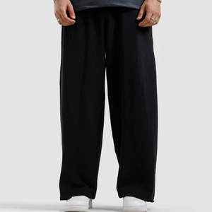 Pantalones deportivos anchos para hombre, de tela elástica cómoda, ideales para entrenamientos en el gimnasio, correr y uso diario. - Product Image 1