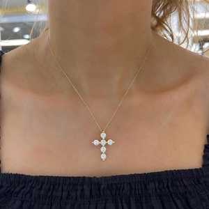 สร้อยคอรูปทรงกากบาทประดับเพชร ทองคำแท้ 14k 18k ทรงกลม เพชรเพาะเลี้ยงแบบฝังรูปทรงกรงเล็บ สายเคเบิลขนาด 1.1 มม. ความยาว 18 นิ้ว พร้อมตัวล็อกแบบก้ามปู เครื่องประดับคุณภาพสูง - Product Image 4