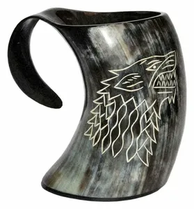 Mug à boire en corne de buffle gravé sur mesure, avec un design authentique de type tankard viking, surface polie à la main, toucher réel - Product Image 6