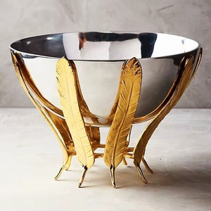 Nouveauté Bol à condiments en acier inoxydable Marzell avec pieds dorés pour un service élégant des sauces et des trempettes - Product Image 1