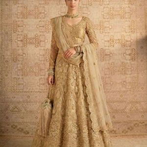 Lehenga Choli élégant avec filet papillon et doublure en soie Banglori non cousue, tenue de mariée raffinée, fabriqué par Royal Export - Product Image 4