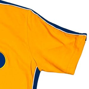 T-shirt Sigma Gamma Rho Gold Premium avec lettres grecques, détail latéral bleu, en coton doux, élégant et décontracté pour tous les jours - Product Image 4