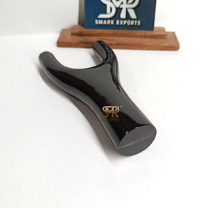 Canne de marche artisanale en corne de buffle écologique, finition lisse, poignée ergonomique moderne et durable - Product Image 6