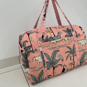 Grand sac de voyage matelassé en coton avec fermeture éclair, sac de week-end fait main, sac de sport imprimé au bloc, sac de voyage élégant pour la nuit - Product Image 4
