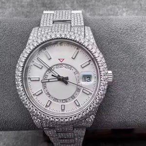 Montre de luxe personnalisée de haute qualité, mouvement quartz ETA, acier inoxydable, cadran carré analogique, verre 20 mm, étanche, 41 mm, entièrement sertie de diamants et de moissanite. - Product Image 1