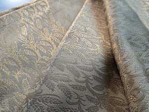 Tissu satiné traditionnel à motif floral - Product Image 3