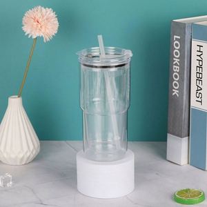 Bouteille d'eau portable en plastique transparent à double paroi de 20 oz avec paille, personnalisable avec logo, pour voiture et extérieur - Product Image 2