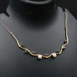 Collar llamativo de ónix negro y perlas chapado en oro de 18k, regalo de joyería moderna con piedras preciosas para ella - Product Image 6