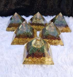 พีระมิดออร์กอนคุณภาพพรีเมียมสามชั้น ประดับคริสตัล สำหรับเรียกทรัพย์ ความมั่งคั่ง ความอุดมสมบูรณ์ และตกแต่งบ้าน มีจำหน่าย - Product Image 1