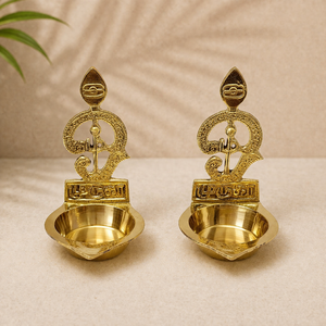 Lampe à huile murale décorative en laiton OM Shakti Vel, lampe suspendue en laiton pour la Pooja à domicile et au temple, décorative OM Shakti Pooja Deepam - Product Image 1