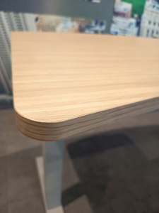 Bureau électrique réglable en hauteur avec plateau en bois et structure métallique avec port USB pour le bureau à domicile - Product Image 2