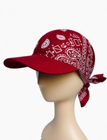 Gorra roja con estampado de Paisley blanco, estilo urbano unisex, informal.