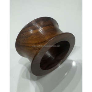 Ronds de serviette en bois en forme de tambour avec découpes décoratives |   Supports artisanaux modernes et écologiques pour une décoration élégante de table à manger lors de fêtes et événements - Product Image 6