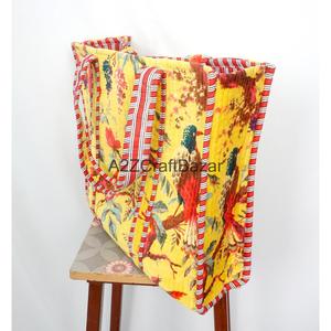 Bolso Tote Grande de Terciopelo Acolchado Hecho a Mano A2ZCraftBazar para Mujer, con Hermoso Patrón a Rayas, Cierre de Cremallera y Asa Larga para Compras - Product Image 2