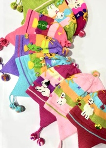 Gorro de lana para niños con orejeras y aplicaciones 3D - Product Image 3