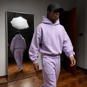 Sweats à capuche minimalistes personnalisés en mélange de coton 400 g/m², coupe décontractée avec petit logo ton sur ton pour les détaillants de mode - Product Image 1