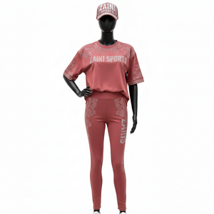 Ensemble de vêtements de sport pour femmes, haut et legging, tissu polyester et élasthanne de haute qualité, 180 GSM pour le haut, 220 GSM pour le bas, logo personnalisé, ensembles pour femmes - Product Image 1