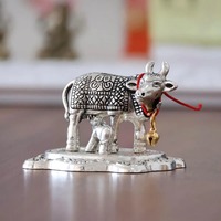 Idole de vache et de veau Kamdhenu plaquée argent, cadeau religieux et spirituel, décoration Vastu pour la salle de prière et le Mandir, idéal pour l'inauguration de la maison
